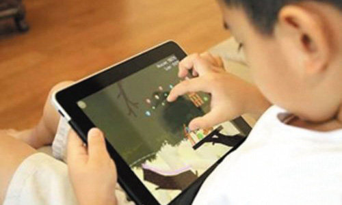 小孩暑假爱玩手机、ipads