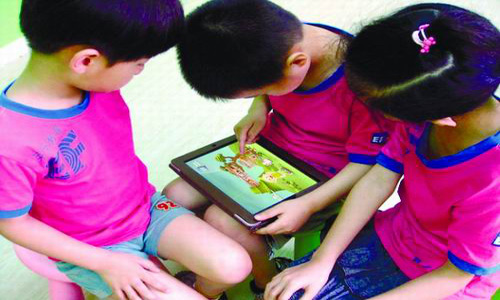 智能手机、ipads成儿童视力杀手 建议贴上深夜视频免费在线观看